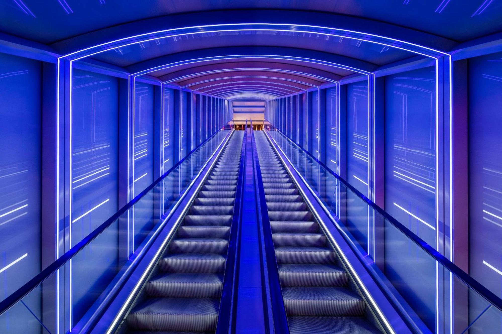W Sydney酒店 外观 照片 The escalator at the entrance of the hotel