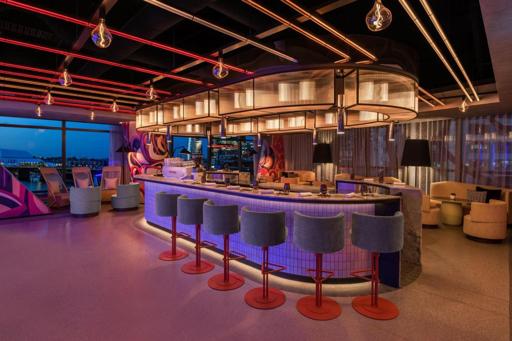 W Sydney酒店 外观 照片 The bar at the 101 Skybar