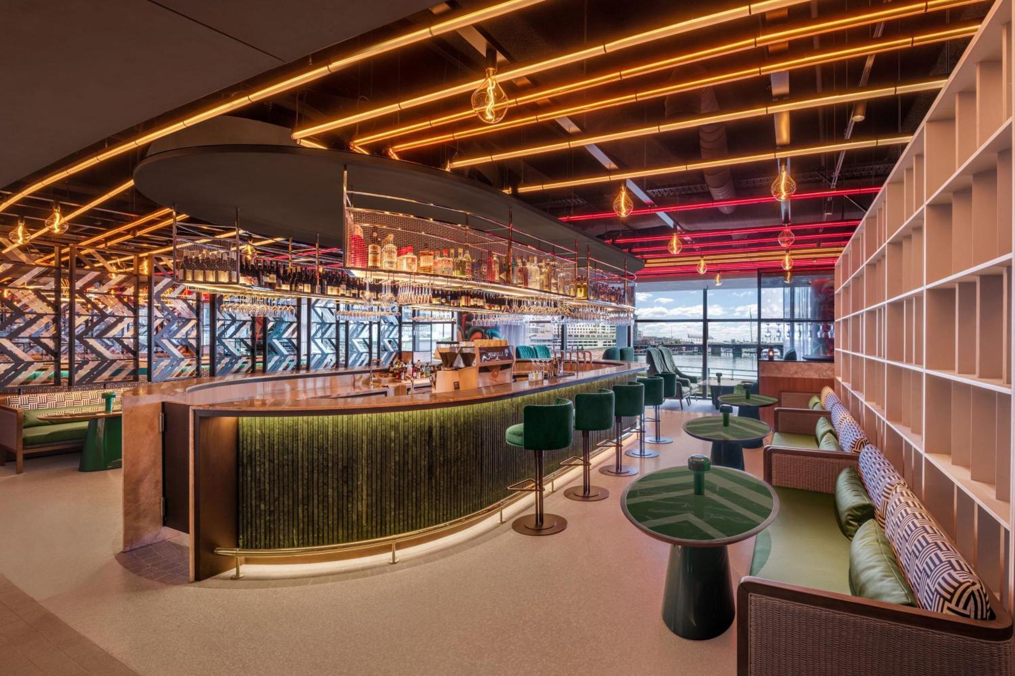 W Sydney酒店 外观 照片 The bar at the Virgin Atlantic Clubhouse at Heathrow Airport
