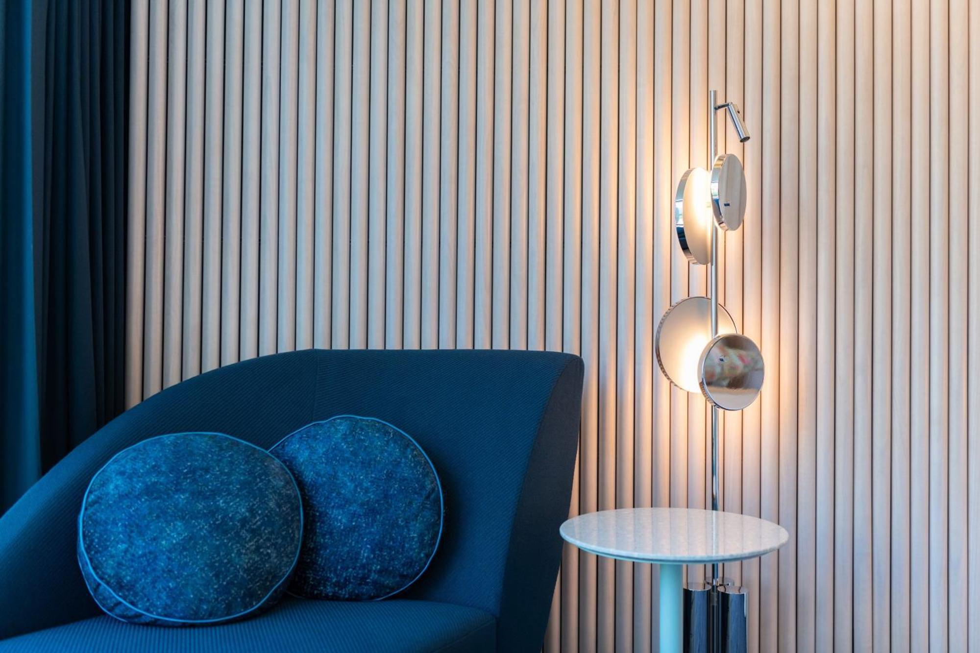 W Sydney酒店 外观 照片 A floor lamp